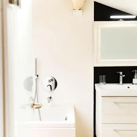 2 Levels Navigli Family Loft - 110mq, 2br, 2bath, 6 Guests ミラノ