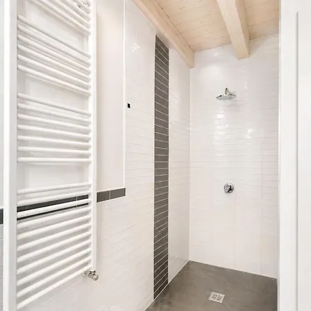 アパート 2 Levels Navigli Family Loft - 110mq, 2br, 2bath, 6 Guests ミラノ