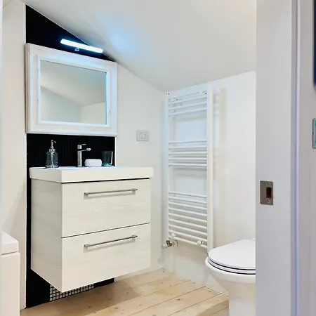 Riverside Loft Navigli - Spacious Two-bedroom Апартаменты *